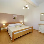 Apartments With Parking Space Bibinje, Zadar - 5800 Апартаменты *